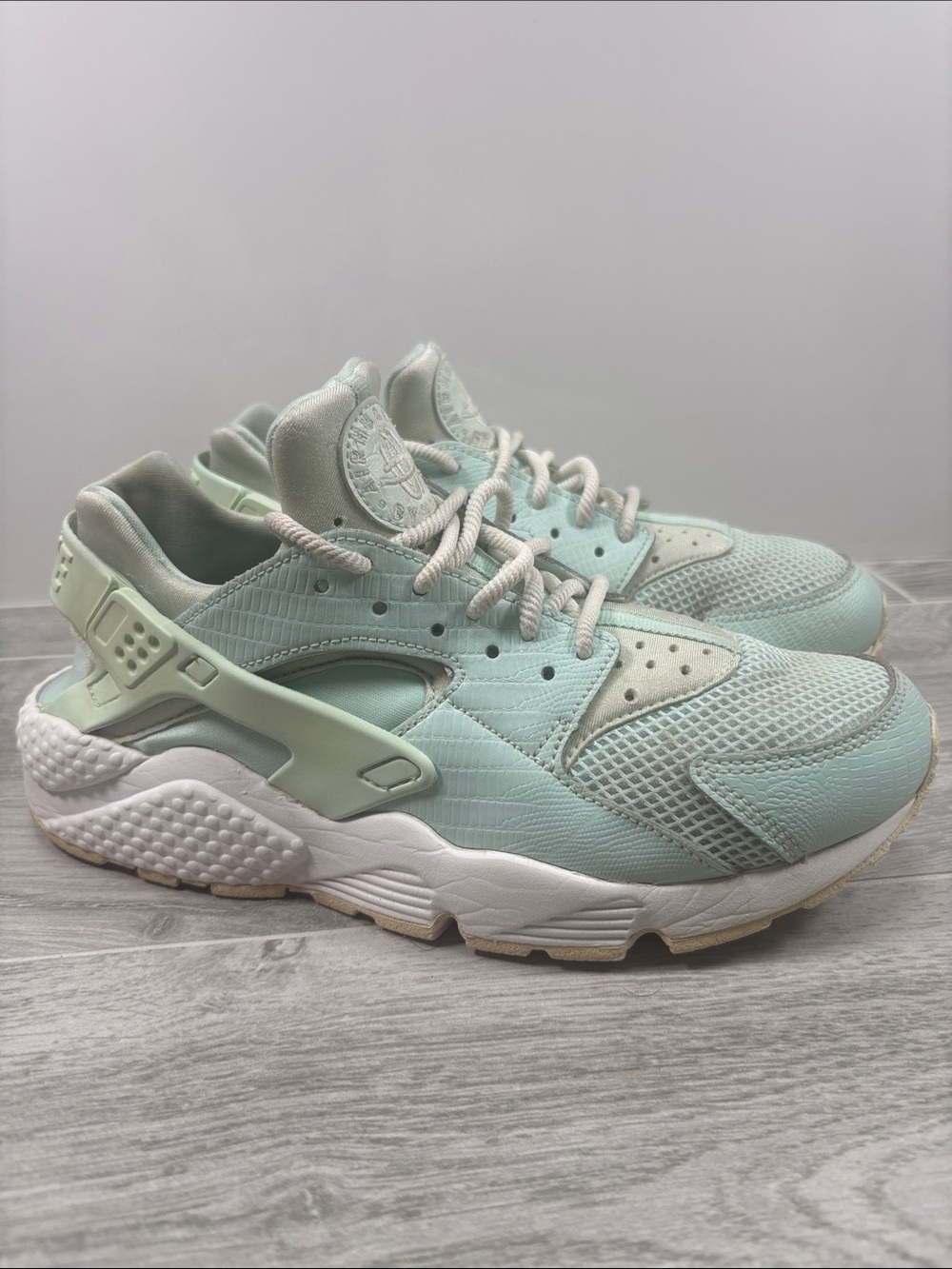 Nike Air Huarache Run SE Mint Green Igloo Sneakers Womens 8.5 859429-300